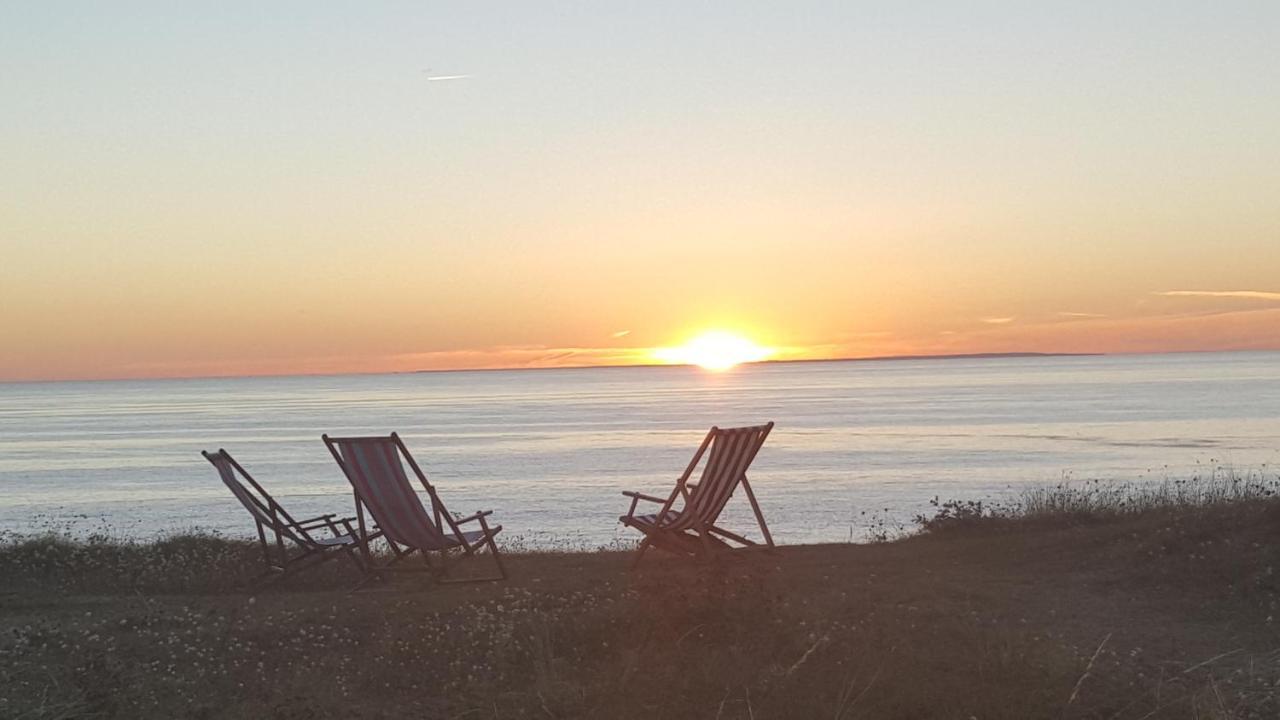 Le Village Du Phare Gouville-sur-Mer Bagian luar foto