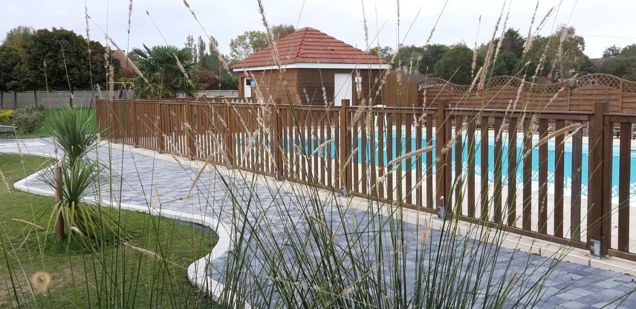 Le Village Du Phare Gouville-sur-Mer Bagian luar foto