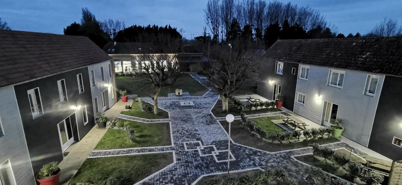 Le Village Du Phare Gouville-sur-Mer Bagian luar foto